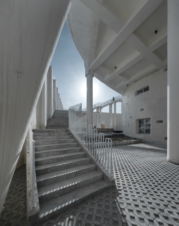 Architektur, Baunetz, Meldungen, Projekte, China, Westchina, Western Ecological Environment Research Center, Urumqi, Tuoli, Dong Zhuang building, Xinjiang Wind Architectural Design & Research Institute, yudian design, Museum of Western Regions, 2016, stone, Stein, W�ste Gobi, Zement, Sand, rebar, Betonstahl, Keramikziegel, Glas, traditionelle Technik, container, protection