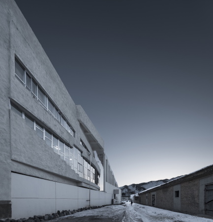 Architektur, Baunetz, Meldungen, Projekte, China, Westchina, Western Ecological Environment Research Center, Urumqi, Tuoli, Dong Zhuang building, Xinjiang Wind Architectural Design & Research Institute, yudian design, Museum of Western Regions, 2016, stone, Stein, W�ste Gobi, Zement, Sand, rebar, Betonstahl, Keramikziegel, Glas, traditionelle Technik, container, protection