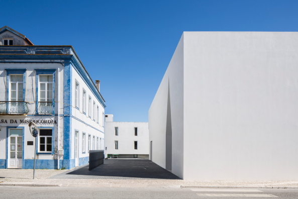 Nachbarschaftshaus von Aires Mateus in Portugal