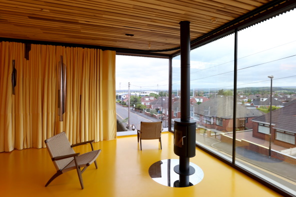 Baunetz, Architektur, architecture, 2017, Oldham, hospital, Krankenhaus, crosslaminated timber, CLT, kreuzweise verleimt, Brettschichtholz, tulipwood, Tulpenbaum, USA, Amerika, Maggies, cancer, Krebs, Holz, wood, Great Britain, Grobritannien, England, Royal Oldham Hospital, Charles Jencks, dRMM, Alex de Rijke, Jasmine Sohi, Tony Barwell, Jon Cardwell, Petra Blaisse, Jinny Blom, Rupert Muldoon, Maggie Kendricks Jencks, landscape, piloti, Sttzen, Landschaft, Garten, garden, Krankheit, illness, Gesundheit, health