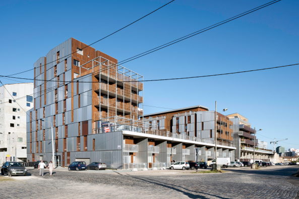 Jean Franois Tremege, Baunetz, Architektur, architecture, Meldung, 2017, Frankreich, France, Bordeaux, Bassins  Flot, Wohnen, Wohnungsbau, Hof, residential, living, coutyard, parking, Parkplatz, U-Boot, Josep Lluis Mateo, Luc Boegly, Jean Franois Tremege, GARDERA-D