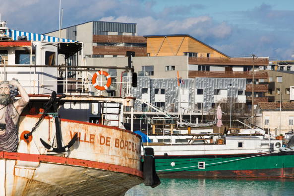 Baunetz, Architektur, architecture, Meldung, 2017, Frankreich, France, Bordeaux, Bassins  Flot, Wohnen, Wohnungsbau, Hof, residential, living, coutyard, parking, Parkplatz, U-Boot, Josep Lluis Mateo, Luc Boegly, Jean Franois Tremege, GARDERA-D