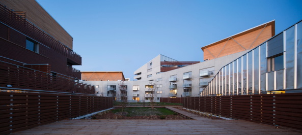 Baunetz, Architektur, architecture, Meldung, 2017, Frankreich, France, Bordeaux, Bassins  Flot, Wohnen, Wohnungsbau, Hof, residential, living, coutyard, parking, Parkplatz, U-Boot, Josep Lluis Mateo, Luc Boegly, Jean Franois Tremege, GARDERA-D