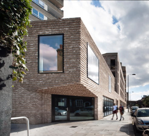 Sozialwohnungen im Silchester Estate nahe der Londoner U-Bahnstation Latimer Road von Haworth Tompkins