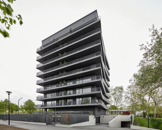 Baunetz, Meldung, Architektur, Dresden, Wohnhaus, Hochbau, Wohnturm, schwarz, Leinert Lorenz Architekten, Brgerwiese, Wohnhochhaus, Gret Palucca, Mietwohnung, gesuerter Beton, Betonfertigteile