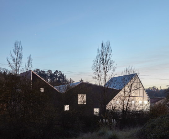 Baunetz, meldung, Architektur, Ovieda, Sapnien, Asturien, San Claudio, Padilla Nicas, Mariela Apollonio, KL�rwerk, KL�ralage, erweiterung