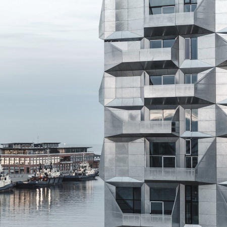 Baunetz, Meldung, Architektur, architecture, 2017, The Silo, Kopenhagen, Copenhagen, Harbour Hafen, water side, Dnemark, Denmark, COBE, Wohnen, Umbau, housing, Wohnhochhaus, reuse, development, industrial, Industrie, Getreidesilo, Denkmal, heritage,  high rise, Hochhaus, Fassade, Metal, facade, metal, cladding, Rasmus Hjortshj, Klaus Kastbjerg, NRE Denmark, COAST, Nordhavn, Nordhafen, rauh, raw, Interior, Sichtbeton, exposed concrete