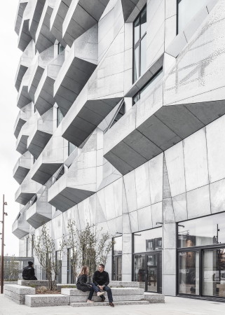 Baunetz, Meldung, Architektur, architecture, 2017, The Silo, Kopenhagen, Copenhagen, Harbour Hafen, water side, D�nemark, Denmark, COBE, Wohnen, Umbau, housing, Wohnhochhaus, reuse, development, industrial, Industrie, Getreidesilo, Denkmal, heritage,  high rise, Hochhaus, Fassade, Metal, facade, metal, cladding, Rasmus Hjortsh�j, Klaus Kastbjerg, NRE Denmark, COAST, Nordhavn, Nordhafen, rauh, raw, Interior, Sichtbeton, exposed concrete