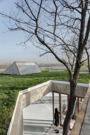 Baunetz, Architektur, Meldungen, Projekte, China, Hebei, Tangshan, archstudio, Waterside Buddhist Shrine, buddhistischer Schrein, Religionsgebude, Sakralbau, Beton, Terrazzo, Zement, Holz, Zen, Feng Shui, Minimalismus, Kontemplation
