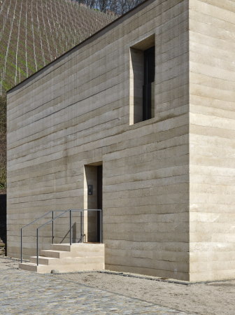 Baunetz, Melung, Architektur, architecture, Max Dudler, Stefan Mller, Weingut, Umbau, renovation, Remise, Orangerie, Stampfbeton, baroque, Barock, Anwesen, Villa, Tier, Cantzheim, Trier, Weinbau, Weinberg, Saar, Wadgassen, Kanzem, Stahl, steel, black, schwarz, behutsam, Denkmal, denkmalgerecht, Panorma, landscape, Landschaft, Rheinland-Pfalz