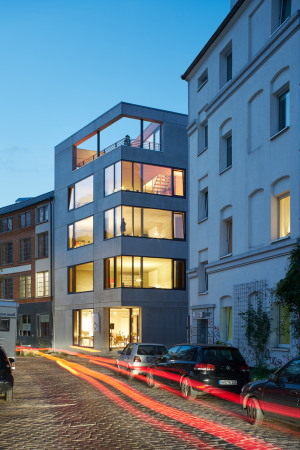 Meldung, Baunetz, Architektur, Hamburg, Ottensen, Altona Mitte, Neue Mitte Altona, Gaustrae, PPP, Petersen Prksen Partner, Anbau, Sichtbeton, Loft, Studio, Creative Class, New Bohemia, Wagenburg, Wasserturm, Goldleistenfabrik, Stephan Baumann