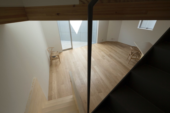 Minihaus, Japan, Tokio, Tokyo, new building, small house, japanese architecture, 2017, residential, housing, CHOP+ARCHI, Masao Nishikawa, Hiroo Okubo,  Setagaya Ward Tokyo, mini, 2017, ecklage, corner, wood, timber