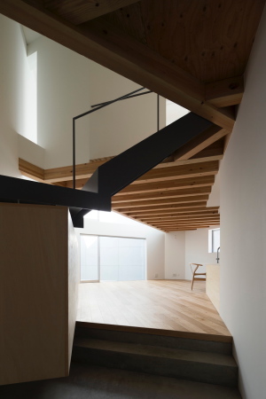 Minihaus, Japan, Tokio, Tokyo, new building, small house, japanese architecture, 2017, residential, housing, CHOP+ARCHI, Masao Nishikawa, Hiroo Okubo,  Setagaya Ward Tokyo, mini, 2017, ecklage, corner, wood, timber