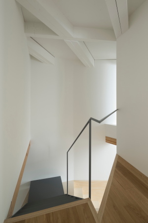 Minihaus, Japan, Tokio, Tokyo, new building, small house, japanese architecture, 2017, residential, housing, CHOP+ARCHI, Masao Nishikawa, Hiroo Okubo,  Setagaya Ward Tokyo, mini, 2017, ecklage, corner, wood, timber