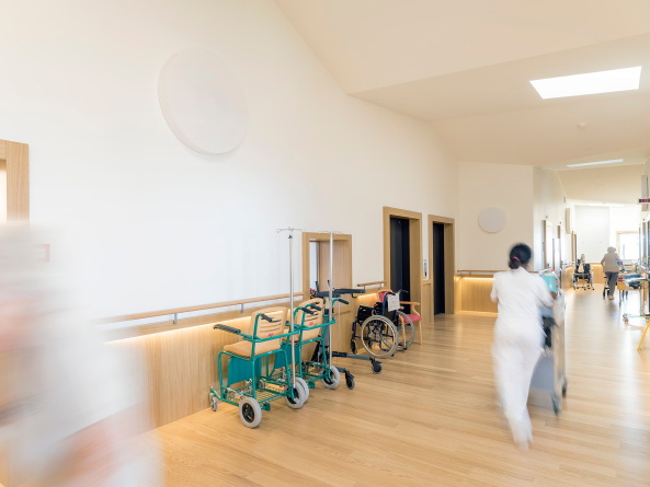 Epalinges, Schweiz, Chemin de Sylvana, Aufstockung, Dachaufstockung, Umbau, Erweiterung, Klinikbau, Klinik, Gesundheit, Lausanne, Schweiz, Frankreich, 2017, Holzbau, wood, Switzerland, Swiss, CHUV-CUTR Sylvana, Rehaklinik, 2b architectes