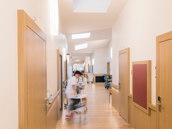 Epalinges, Schweiz, Chemin de Sylvana, Aufstockung, Dachaufstockung, Umbau, Erweiterung, Klinikbau, Klinik, Gesundheit, Lausanne, Schweiz, Frankreich, 2017, Holzbau, wood, Switzerland, Swiss, CHUV-CUTR Sylvana, Rehaklinik, 2b architectes