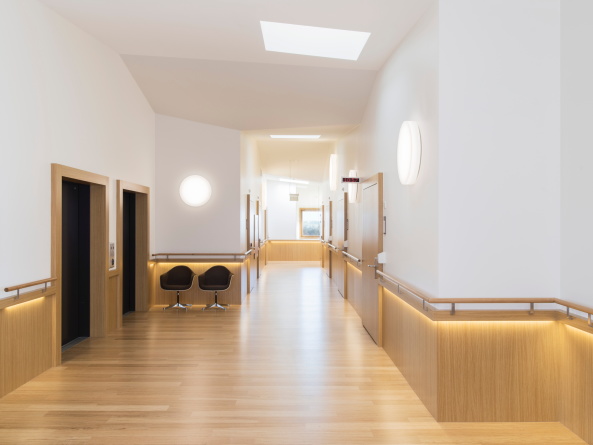 Epalinges, Schweiz, Chemin de Sylvana, Aufstockung, Dachaufstockung, Umbau, Erweiterung, Klinikbau, Klinik, Gesundheit, Lausanne, Schweiz, Frankreich, 2017, Holzbau, wood, Switzerland, Swiss, CHUV-CUTR Sylvana, Rehaklinik, 2b architectes