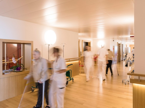 Epalinges, Schweiz, Chemin de Sylvana, Aufstockung, Dachaufstockung, Umbau, Erweiterung, Klinikbau, Klinik, Gesundheit, Lausanne, Schweiz, Frankreich, 2017, Holzbau, wood, Switzerland, Swiss, CHUV-CUTR Sylvana, Rehaklinik, 2b architectes