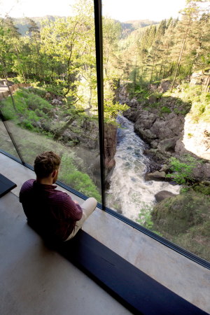 Baunetz, Architektur, Norwegen, Norway, Kvs, Kvsfossen, Laksetrapp, Srnorsk Laksesenter, Rever & Drage Architects, Besucherzentrum, Lachstreppe, Wasserfall, Lynga, Lyngdal, Vest-Agder, Tom Auger