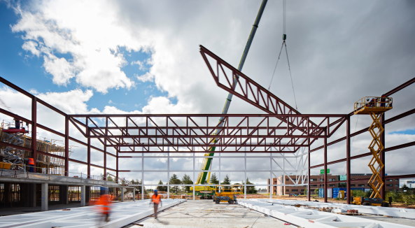 Alberto Campo Baeza, Sporthalle, 2017, Unikomplexe, Universitt, Gebude, Halle, Sport, Spanien, Madrid, Neubau, Fertigstellung, Javier Callejas, wei, hell, white, Spain, Sports, Gym, Hall, UFV Sports Pavilion, Pabelln Polideportivo Y Aulario De La Universidad Francisco De Vitoria, Carretera, Stadtrand, periphery,