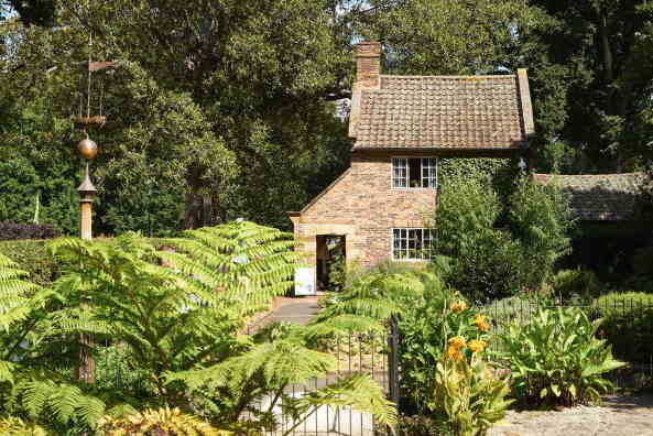 Baunetz, Architektur, news, architecture, Australien, Australia, Melbourne, Fitzroy Gardens, Visitor Center, Park, Gartenanlage, Kinder, Wassertank, Wasserspeicher, Regenauffangbecken, Nachhaltiges Bauen, Besucherzentrum, Informationszentrum, City of Melbourne City Design Studio, City of Melbourne Tourism, Nils Koenning