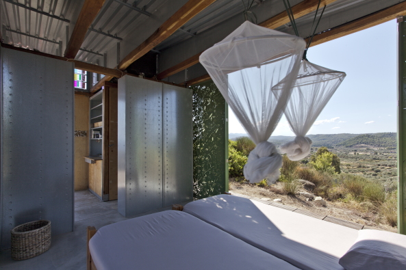 Wochenendhaus, Chalkidiki, Eva Sopeoglou, Im Schatten der Olivenbume, Griechenland, CNC, Olive Tree House, CNC-Stanzverfahren, METALCO, Bartlett School of Architecture in London, Wohnkomfort, Bume, Bltter, Ferienhouse, Holiday Home, Retreat, Olives, Greece, Halbinsel