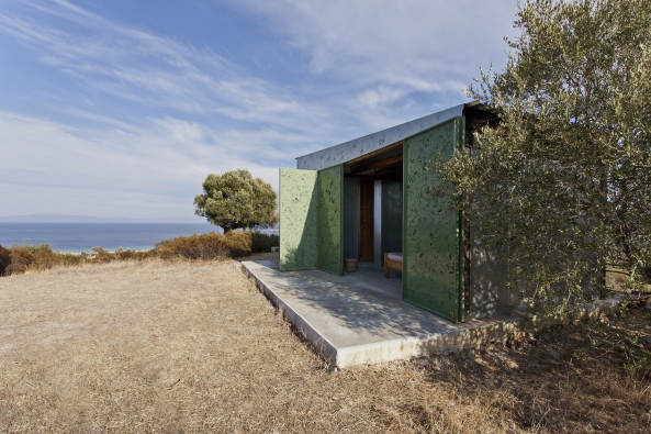 Wochenendhaus, Chalkidiki, Eva Sopeoglou, Im Schatten der Olivenbume, Griechenland, CNC, Olive Tree House, CNC-Stanzverfahren, METALCO, Bartlett School of Architecture in London, Wohnkomfort, Bume, Bltter, Ferienhouse, Holiday Home, Retreat, Olives, Greece, Halbinsel