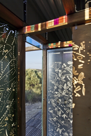 Wochenendhaus, Chalkidiki, Eva Sopeoglou, Im Schatten der Olivenbume, Griechenland, CNC, Olive Tree House, CNC-Stanzverfahren, METALCO, Bartlett School of Architecture in London, Wohnkomfort, Bume, Bltter, Ferienhouse, Holiday Home, Retreat, Olives, Greece, Halbinsel