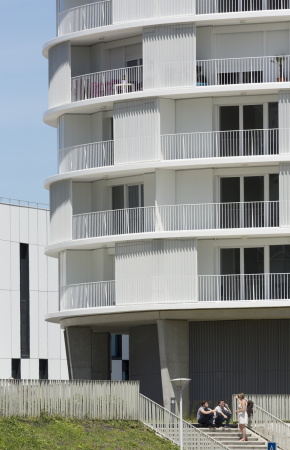 Baunetz, Architektur, Meldungen, Architekturprojekte, Frankreich, Tours, Jacques Ferrier, Wohnhaus, Turm, Wohnturm, Tour Lumiere, Wettbewerbsgewinn, low-energy building, residential building, sozialer Wohnungsbau, Le Galion, zylindrische Form, Rotunde, Mathieu Ducros, Luc Boegly