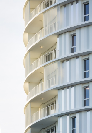 Baunetz, Architektur, Meldungen, Architekturprojekte, Frankreich, Tours, Jacques Ferrier, Wohnhaus, Turm, Wohnturm, Tour Lumiere, Wettbewerbsgewinn, low-energy building, residential building, sozialer Wohnungsbau, Le Galion, zylindrische Form, Rotunde, Mathieu Ducros, Luc Boegly