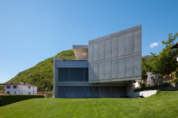 Baunetz, Architektur, architecture, Wohnen, Wohnungsbau, Beton, extravagant, expressiv, Bauen, Davide Macullo, Schweiz, Switzerland, Lugano, Galbisio, private House, Einfamilienhaus, Beton, Betonburg, Festung, Haus 1, Haus 2, Alexandre Zveiger, Renato Bison, SWISS HOUSE XXXIV