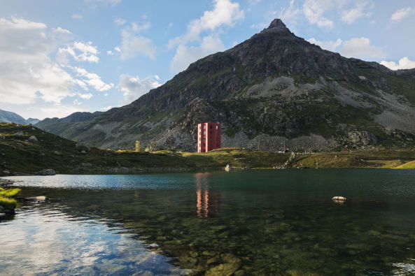 kultur, natur, alpen, schweiz, romanisch, rtoromanisch, italienisch, deutsch, graubnden, riom, giovanni, netzer, neubau, theater, tanz, schauspiel, babel, turm, roter, rot, zuschauer, publikum, erffnung, apocalypse, origen, julierpass, julierturm, juliertheater, julierprojekt, frderung, geschichte, kanton, Origen Festival Cultural