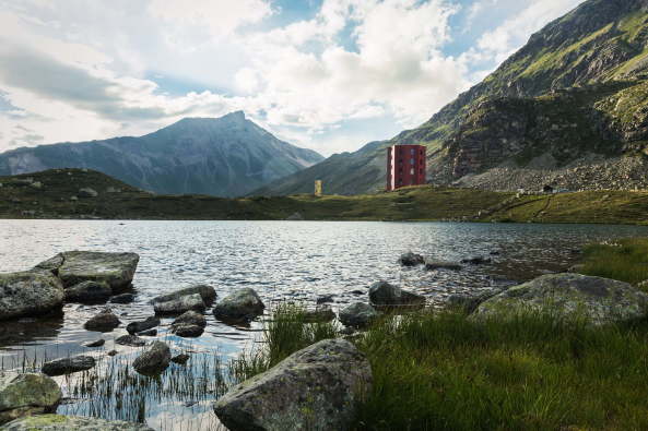 kultur, natur, alpen, schweiz, romanisch, rtoromanisch, italienisch, deutsch, graubnden, riom, giovanni, netzer, neubau, theater, tanz, schauspiel, babel, turm, roter, rot, zuschauer, publikum, erffnung, apocalypse, origen, julierpass, julierturm, juliertheater, julierprojekt, frderung, geschichte, kanton, Origen Festival Cultural
