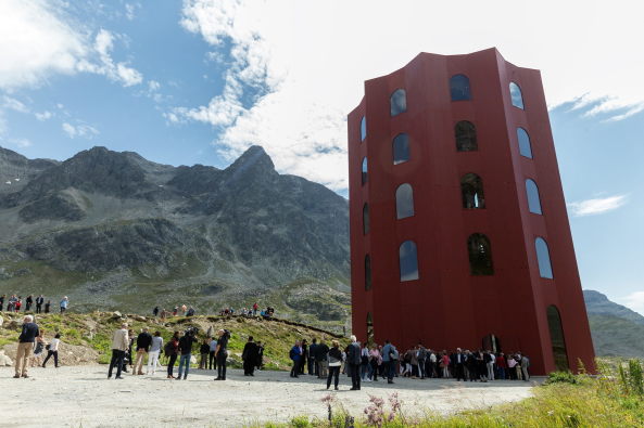 kultur, natur, alpen, schweiz, romanisch, rtoromanisch, italienisch, deutsch, graubnden, riom, giovanni, netzer, neubau, theater, tanz, schauspiel, babel, turm, roter, rot, zuschauer, publikum, erffnung, apocalypse, origen, julierpass, julierturm, juliertheater, julierprojekt, frderung, geschichte, kanton, Origen Festival Cultural