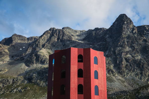 kultur, natur, alpen, schweiz, romanisch, rtoromanisch, italienisch, deutsch, graubnden, riom, giovanni, netzer, neubau, theater, tanz, schauspiel, babel, turm, roter, rot, zuschauer, publikum, erffnung, apocalypse, origen, julierpass, julierturm, juliertheater, julierprojekt, frderung, geschichte, kanton, Origen Festival Cultural