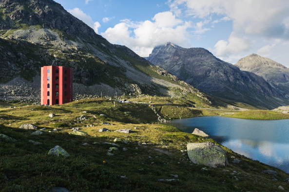 kultur, natur, alpen, schweiz, romanisch, rtoromanisch, italienisch, deutsch, graubnden, riom, giovanni, netzer, neubau, theater, tanz, schauspiel, babel, turm, roter, rot, zuschauer, publikum, erffnung, apocalypse, origen, julierpass, julierturm, juliertheater, julierprojekt, frderung, geschichte, kanton, Origen Festival Cultural