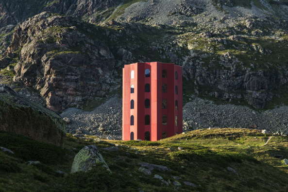 kultur, natur, alpen, schweiz, romanisch, rtoromanisch, italienisch, deutsch, graubnden, riom, giovanni, netzer, neubau, theater, tanz, schauspiel, babel, turm, roter, rot, zuschauer, publikum, erffnung, apocalypse, origen, julierpass, julierturm, juliertheater, julierprojekt, frderung, geschichte, kanton, Origen Festival Cultural