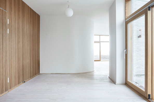 Baunetz, Architektur, architecture, Aarhus, Strand, beach, Denmark, D�nemark, Villa, Wohnhaus, Einfamilienhaus, skandinavischer Stil, Wald, wood, Midtjylland, Kulturhaupstadt Europa 2017, Kulturhauptstadt, ADEPT, Jacob Lerche, visitAarhus