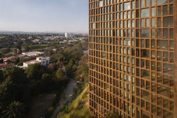 Onnis Luque, Luis Aldrete, mexiko, mexico, guadalajara, neubau, wohnungsbau, wohnturm, turm, wohnanlage, wasser, schwimmbecken, fassade, aussicht, landschaft, natur, berg, hang, hanglage, architect, architekt, architektur, Rinconada Margaritas