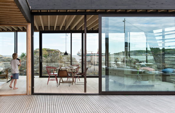 Baunetz, Architektur, architecture, Norwegen, Norge, Norway, Sommerhaus, Summer cabin, Wohnhaus, Einfamilienhaus, Kinder, Fjord, Stein, Holz, Lund Hagem, Oslo, Larvik, Bucht, Vestfold, S�dnorwegen, Skagerrak, Lille Ar�ya, Ivar Kvaal Hytter, Alexander Westberg