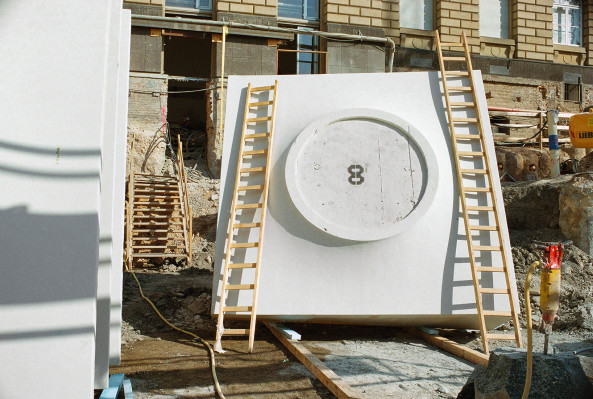 Laura J. Padgett, Fotografie, Stdel-Schule, Stdel-Museum, Frankfurt am Main, Neubau, Schauman Kai, Architektur, Ausstellung, Somehow Real, Hessischer Rundfunk, Museum Giersch, Schaumainkai 83, Beirut, Baustelle, Im Bau, Baustellenfotografie, Peter Zumthor