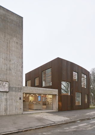 Baunetz, Architektur, Medlungen, Architekturprojekte, Schweden, Lund, Elding Oscarson, Skissernas Museum, ke E:son Lindman, Erweiterung, Anbau, Bauen im Bestand, Foyer, Restaurant, Shop, Cortenstahl, Multifunktionshalle
