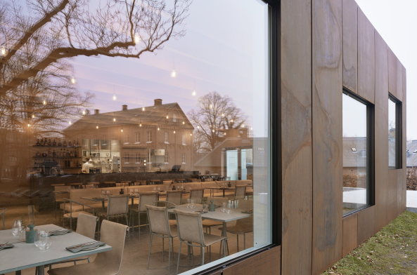 Baunetz, Architektur, Medlungen, Architekturprojekte, Schweden, Lund, Elding Oscarson, Skissernas Museum, �ke E:son Lindman, Erweiterung, Anbau, Bauen im Bestand, Foyer, Restaurant, Shop, Cortenstahl, Multifunktionshalle