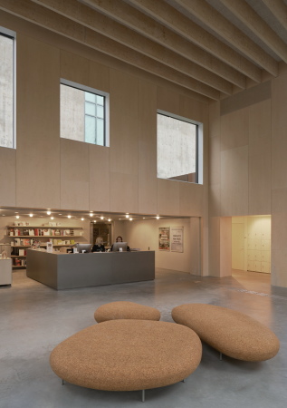 Baunetz, Architektur, Medlungen, Architekturprojekte, Schweden, Lund, Elding Oscarson, Skissernas Museum, ke E:son Lindman, Erweiterung, Anbau, Bauen im Bestand, Foyer, Resturant, Shop, Cortenstahl, Multifunktionshalle