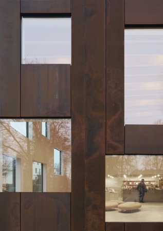 Baunetz, Architektur, Medlungen, Architekturprojekte, Schweden, Lund, Elding Oscarson, Skissernas Museum, �ke E:son Lindman, Erweiterung, Anbau, Bauen im Bestand, Foyer, Restaurant, Shop, Cortenstahl, Multifunktionshalle