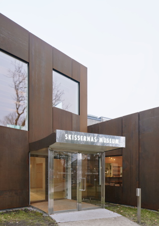 Baunetz, Architektur, Medlungen, Architekturprojekte, Schweden, Lund, Elding Oscarson, Skissernas Museum, ke E:son Lindman, Erweiterung, Anbau, Bauen im Bestand, Foyer, Restaurant, Shop, Cortenstahl, Multifunktionshalle