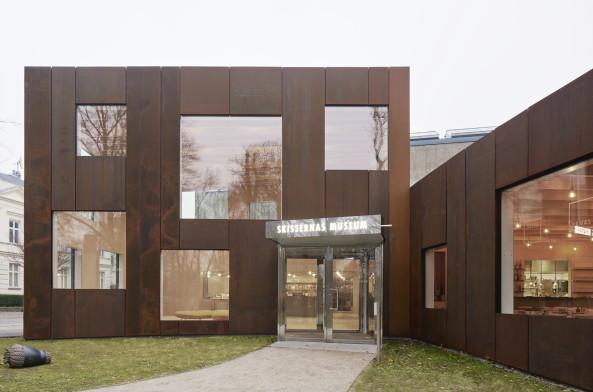 Baunetz, Architektur, Medlungen, Architekturprojekte, Schweden, Lund, Elding Oscarson, Skissernas Museum, �ke E:son Lindman, Erweiterung, Anbau, Bauen im Bestand, Foyer, Restaurant, Shop, Cortenstahl, Multifunktionshalle