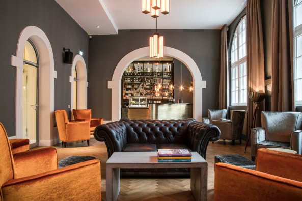 Baunetz, Meldung, Architektur, Berlin, cpm, Britt Sylvia Eckelmann, Mathias Jensch, architecture, Deutschland, Germany, Prenzlauer Berg, Oderberger Stra�e, Oderberger Stadtbad, Hallenbad, Umbau, Hotel, Bar, Pool, Restaurant, renovation, GLS Sprachenzentrum, Ferdinand-Quast-Medaille, Denkmalschutz, heritage