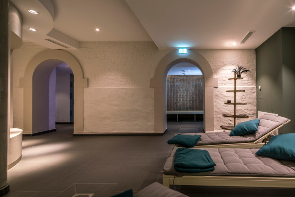 Baunetz, Meldung, Architektur, Berlin, cpm, Britt Sylvia Eckelmann, Mathias Jensch, architecture, Deutschland, Germany, Prenzlauer Berg, Oderberger Stra�e, Oderberger Stadtbad, Hallenbad, Umbau, Hotel, Bar, Pool, Restaurant, renovation, GLS Sprachenzentrum, Ferdinand-Quast-Medaille, Denkmalschutz, heritage