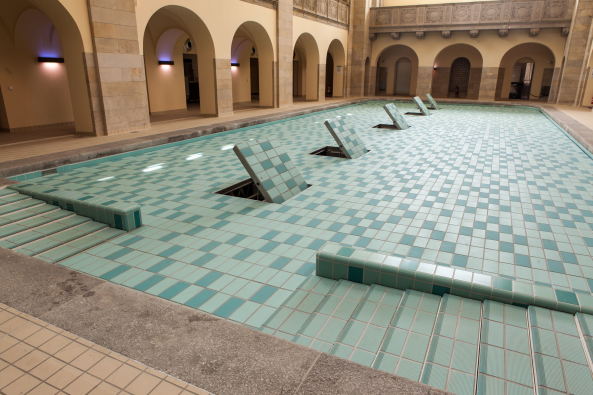 Baunetz, Meldung, Architektur, Berlin, cpm, Britt Sylvia Eckelmann, Mathias Jensch, architecture, Deutschland, Germany, Prenzlauer Berg, Oderberger Stra�e, Oderberger Stadtbad, Hallenbad, Umbau, Hotel, Bar, Pool, Restaurant, renovation, GLS Sprachenzentrum, Ferdinand-Quast-Medaille, Denkmalschutz, heritage